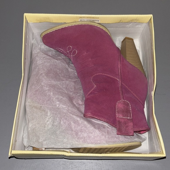 Pink cowboy style boots - Picture 7 of 8